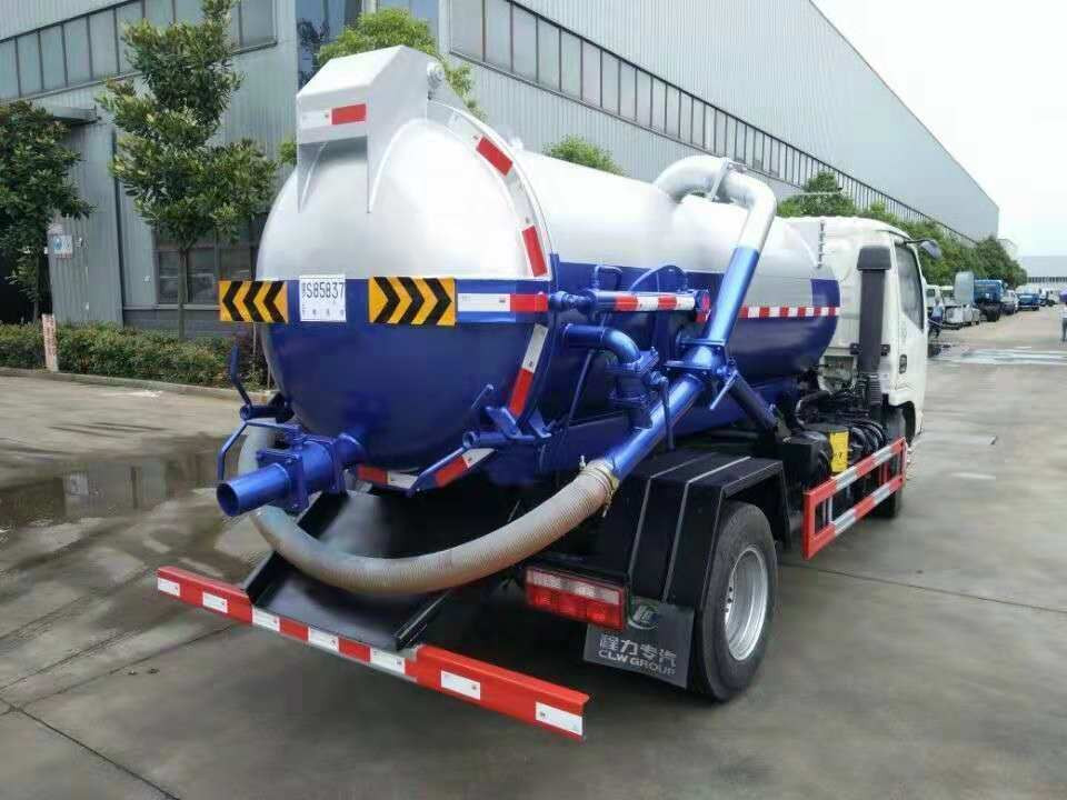 東風多利卡5方吸污車-5立方吸污車 東風多利卡5方吸污車-5立方吸污車