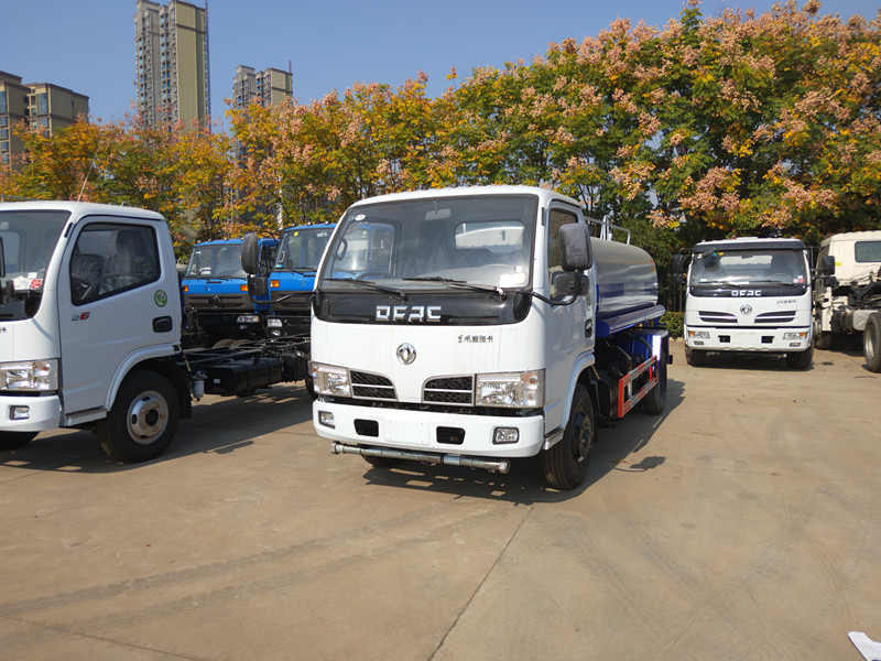 東風(fēng)灑水車(chē) 東風(fēng)灑水車(chē)