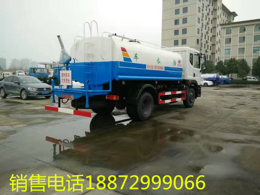 東風(fēng)灑水車廠家 東風(fēng)灑水車廠家