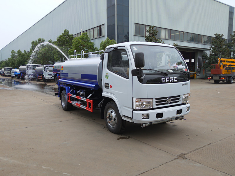 環(huán)衛(wèi)灑水車圖片 環(huán)衛(wèi)灑水車圖片