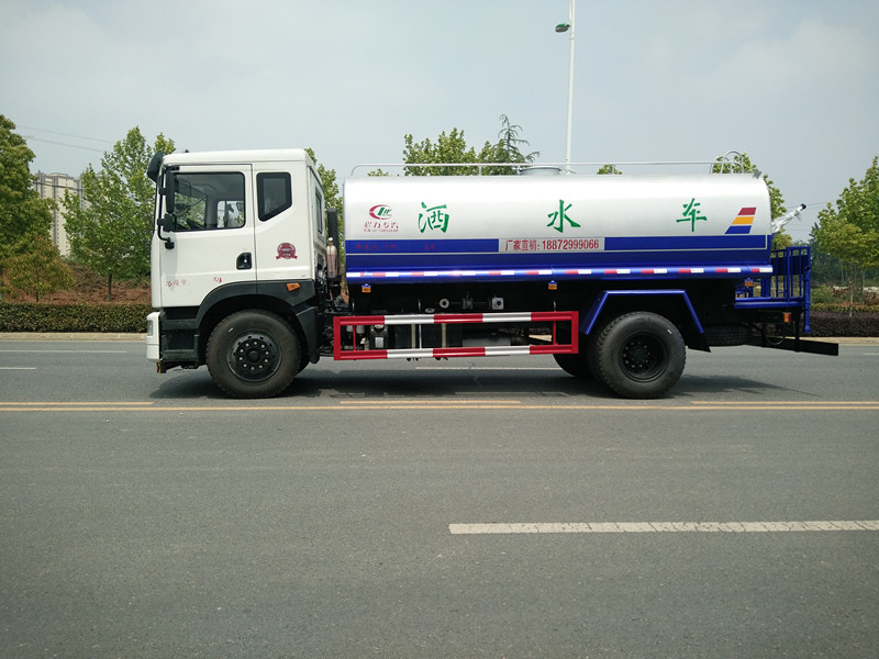 公路灑水車圖片 公路灑水車圖片