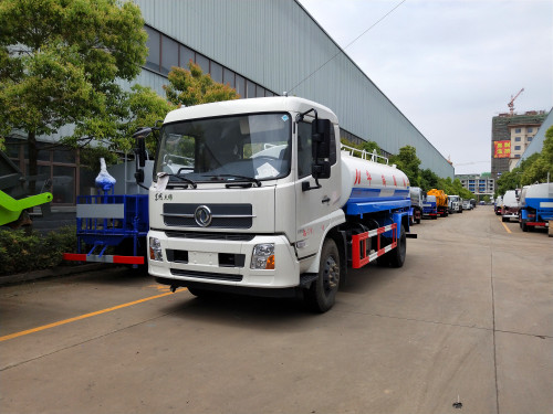 多功能灑水車根據使用需求定制。東風集團 多功能灑水車根據使用需求定制。東風集團