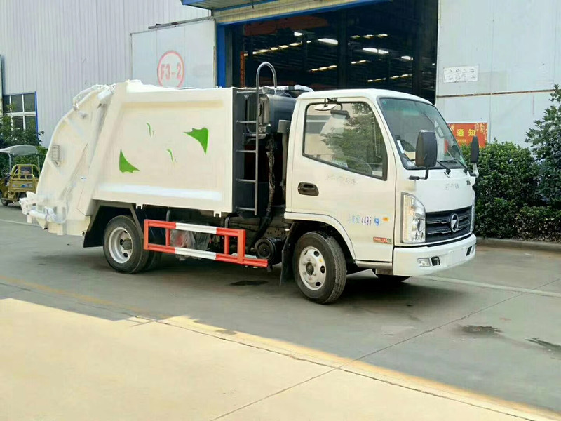 藍(lán)牌壓縮垃圾車的簡(jiǎn)介以及主要性能和特點(diǎn) 藍(lán)牌壓縮垃圾車的簡(jiǎn)介以及主要性能和特點(diǎn)
