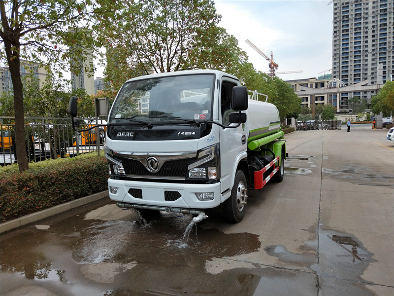 東風(fēng)小多利卡5噸灑水車-5方灑水車廠家報價 東風(fēng)小多利卡5噸灑水車-5方灑水車廠家報價
