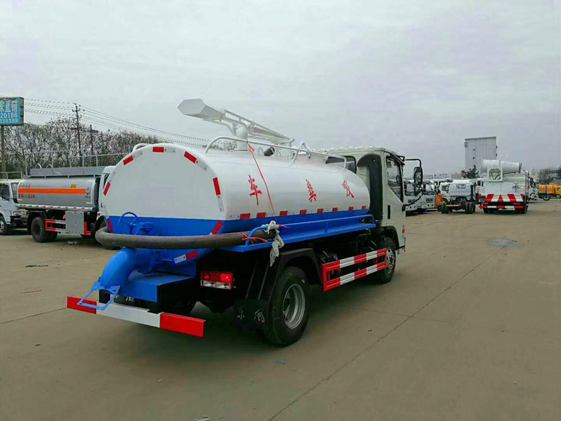 凱馬5方吸糞車-5噸吸污車 凱馬5方吸糞車-5噸吸污車