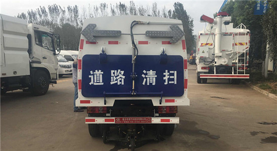 小型福田3噸掃路車多少錢一臺 小型福田3噸掃路車多少錢一臺