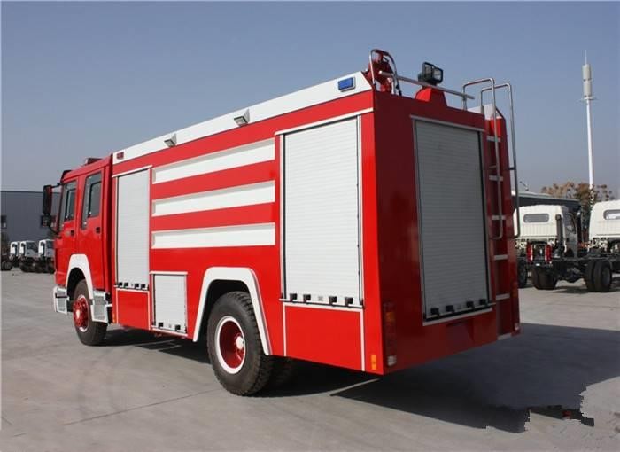 消防通道堵塞,消防車救火被阻 消防通道堵塞,消防車救火被阻