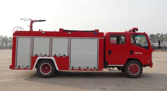 東莞市一廠區發生火災,消防車緊急出動 東莞市一廠區發生火災,消防車緊急出動