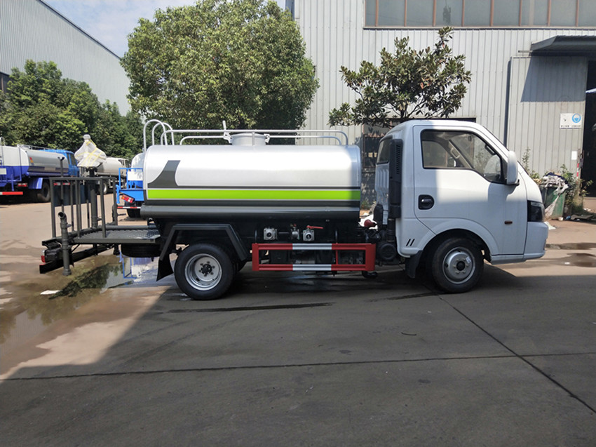 小型灑水車(chē) 小型灑水車(chē)