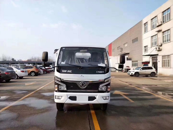 安徽5方灑水車-灑水車-6臺灑水車送往楊瞳鎮(zhèn)人民政府 安徽5方灑水車-灑水車-6臺灑水車送往楊瞳鎮(zhèn)人民政府