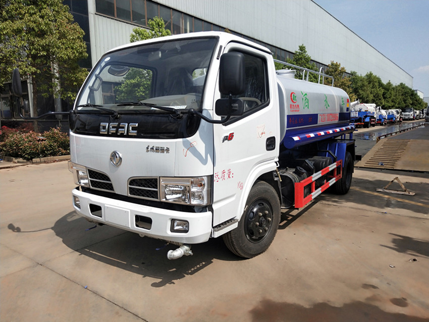 路面清洗多功能5噸綠化霧炮灑水車多少錢-程力集團(tuán) 路面清洗多功能5噸綠化霧炮灑水車多少錢-程力集團(tuán)