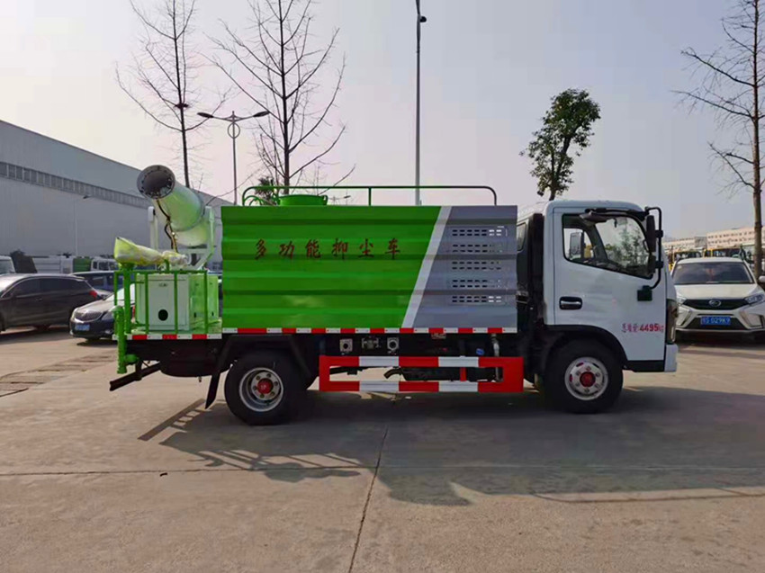 5噸藍(lán)牌灑水車(chē) 5噸藍(lán)牌灑水車(chē)