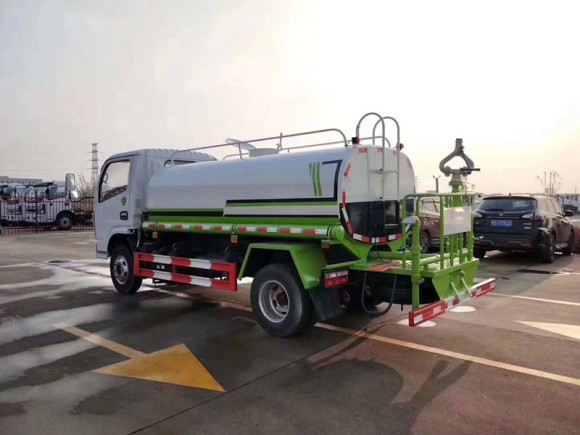 東風(fēng)灑水車可上藍(lán)也可上黃牌 能拉多少噸水呢-程力汽車網(wǎng) 東風(fēng)灑水車可上藍(lán)也可上黃牌 能拉多少噸水呢-程力汽車網(wǎng)