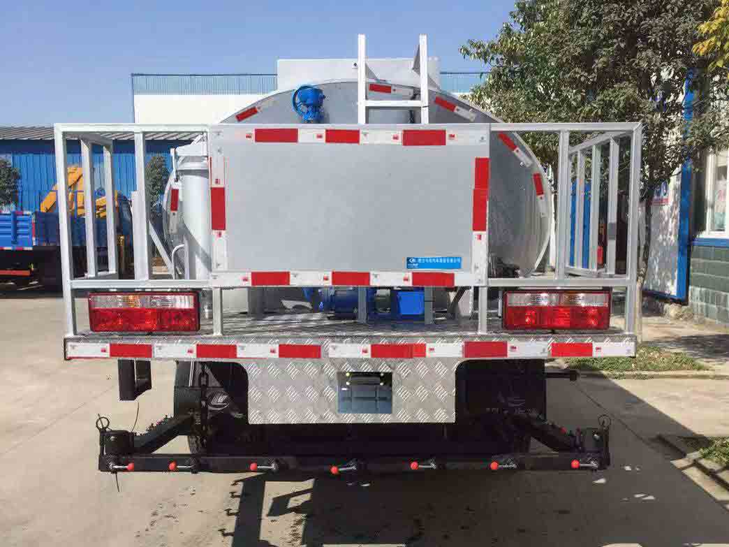 程力威牌CLW5070GLQD6型瀝青灑布車 程力威牌CLW5070GLQD6型瀝青灑布車