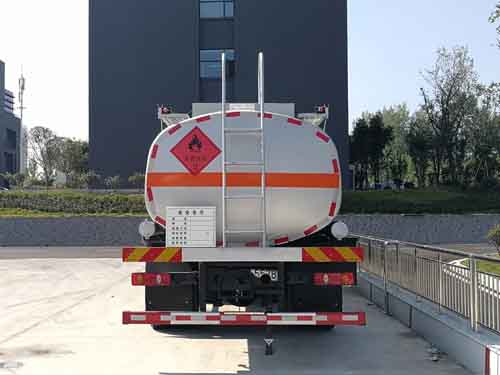 楚勝牌CSC5262GYYD6型運(yùn)油車 楚勝牌CSC5262GYYD6型運(yùn)油車