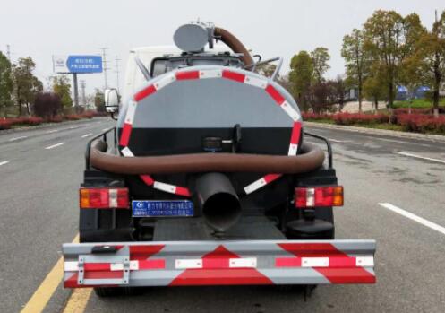 程力威牌CLW5040GXEK6型吸糞車 程力威牌CLW5040GXEK6型吸糞車