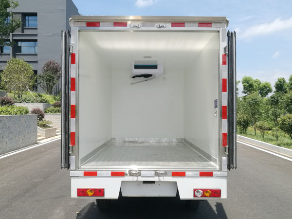 程力威牌CLW5030XLCB6型冷藏車 程力威牌CLW5030XLCB6型冷藏車