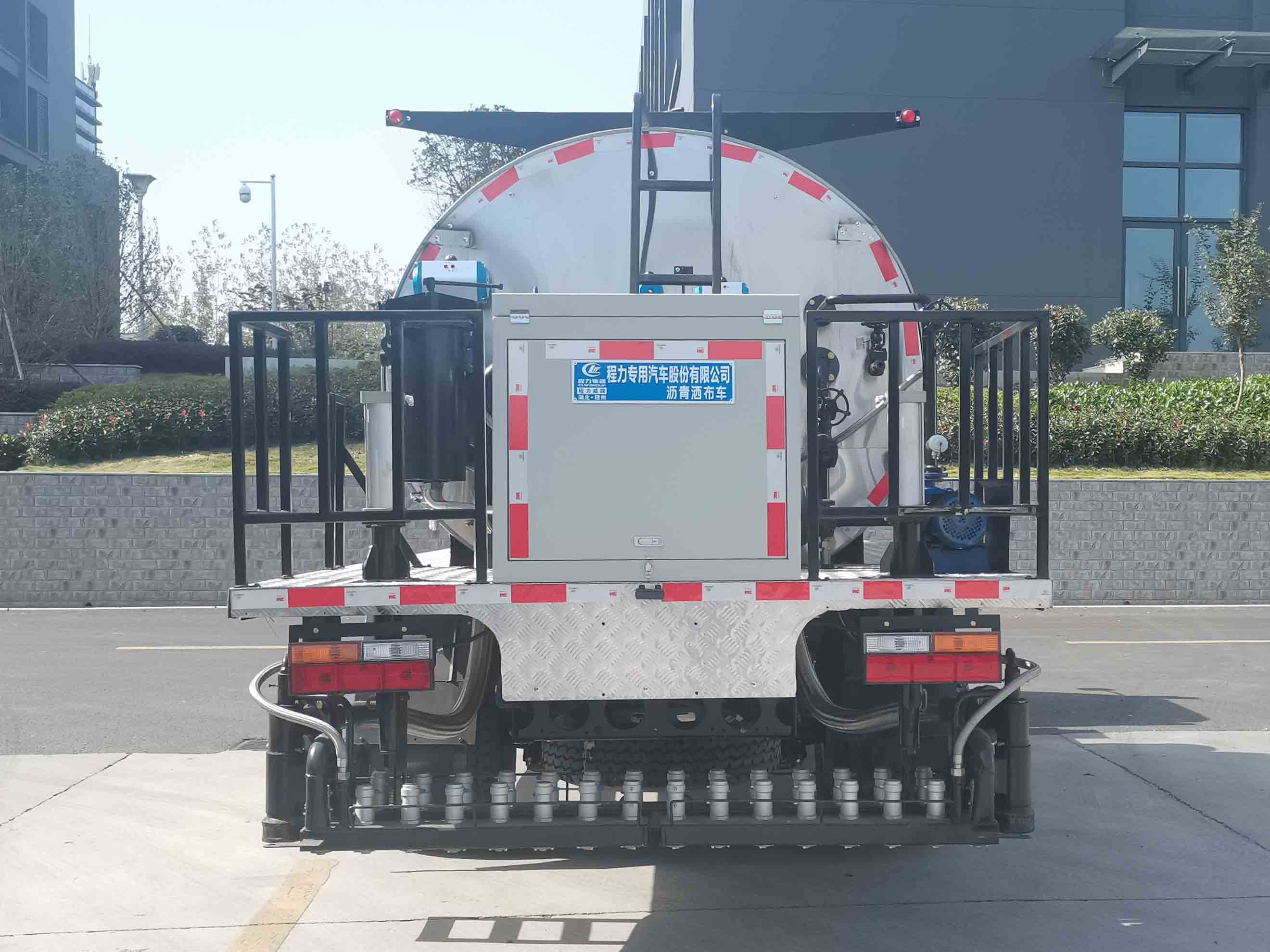 程力威牌CLW5110GLQY6型瀝青灑布車 程力威牌CLW5110GLQY6型瀝青灑布車