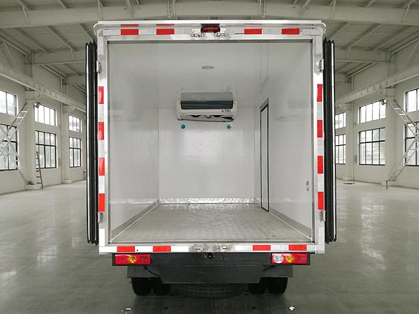 程力威牌CLW5034XLCB6型冷藏車 程力威牌CLW5034XLCB6型冷藏車