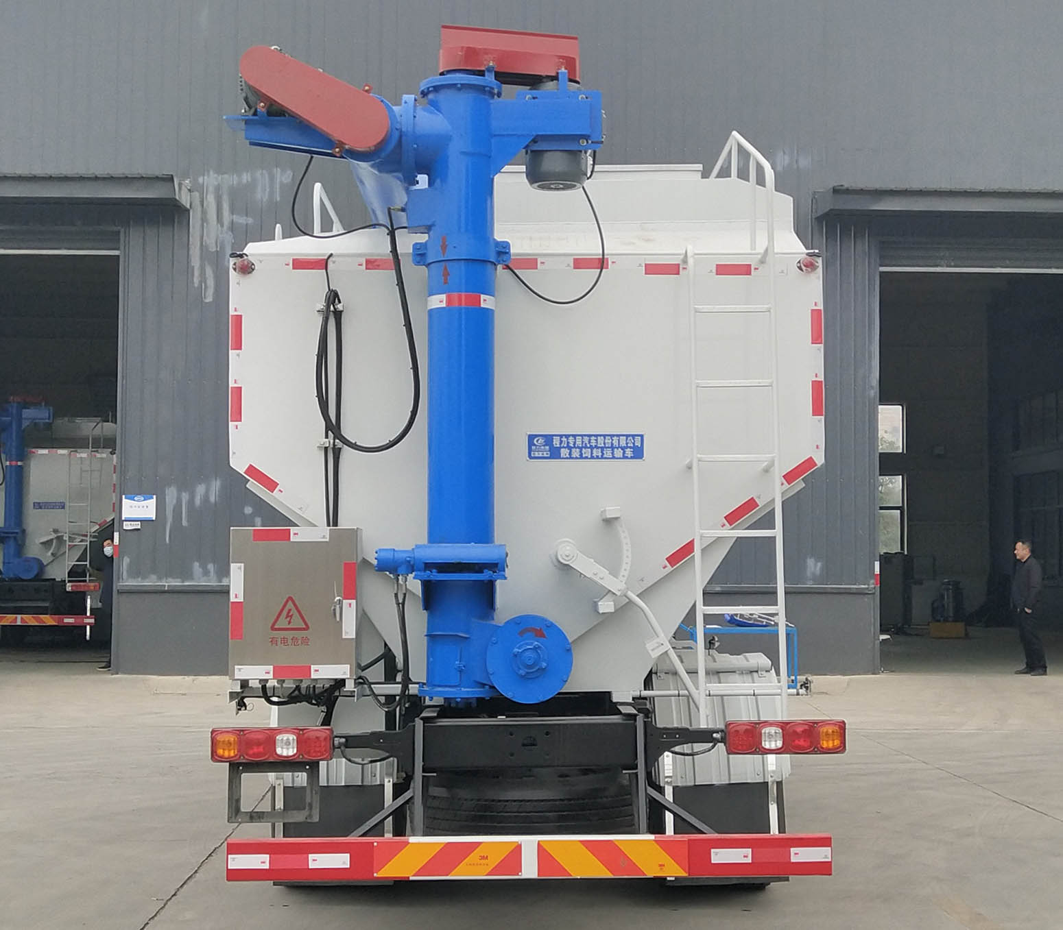 程力威牌CLW5184ZSLS6型散裝飼料運(yùn)輸車 程力威牌CLW5184ZSLS6型散裝飼料運(yùn)輸車