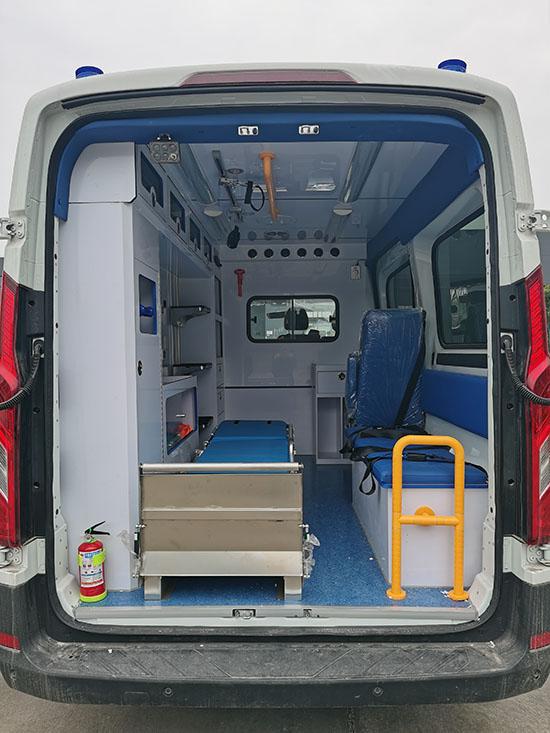 程力牌CL5040XJHS6YS型救護車 程力牌CL5040XJHS6YS型救護車