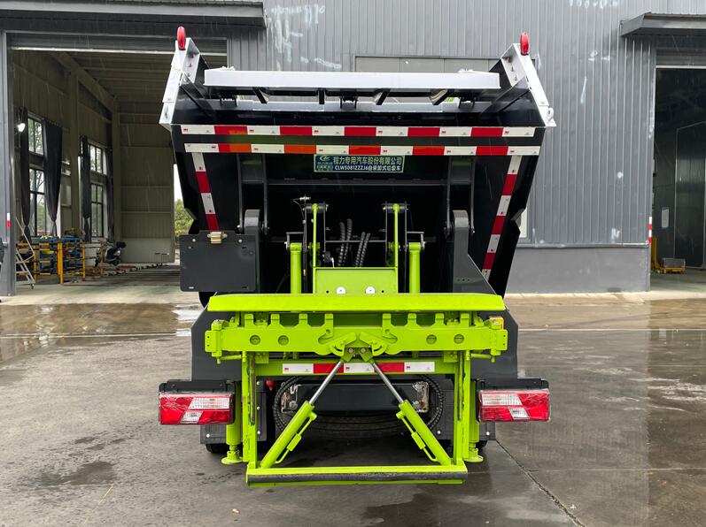 程力威牌CLW5081ZZZJ6型自裝卸式垃圾車(chē) 程力威牌CLW5081ZZZJ6型自裝卸式垃圾車(chē)