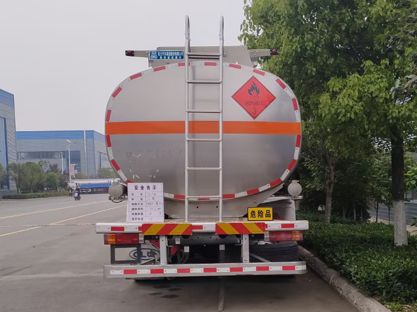 程力牌CL5260GYYLS6型鋁合金運油車 程力牌CL5260GYYLS6型鋁合金運油車