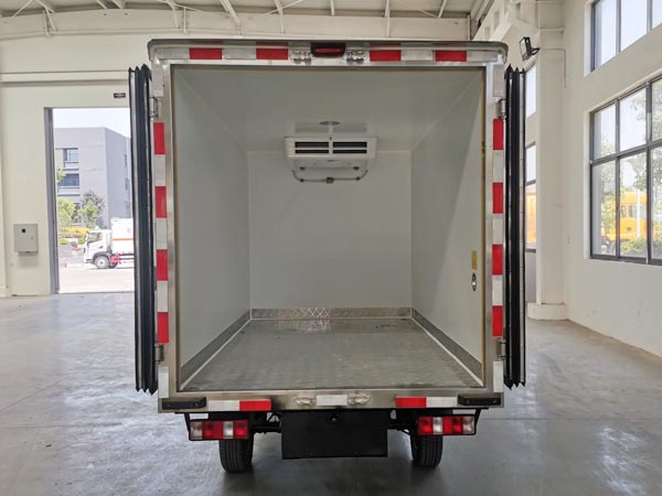 程力威牌CLW5022XLCSDP型冷藏車(chē) 程力威牌CLW5022XLCSDP型冷藏車(chē)