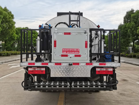 旺龍威牌WLW5125GLQ6WX型瀝青灑布車 旺龍威牌WLW5125GLQ6WX型瀝青灑布車