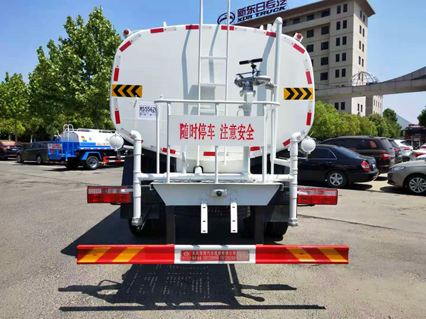 東風(fēng)灑水車(chē) 東風(fēng)灑水車(chē)