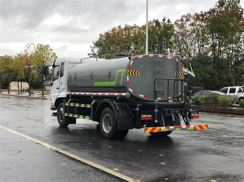 東風(fēng)福瑞卡12方灑水車 東風(fēng)福瑞卡12方灑水車