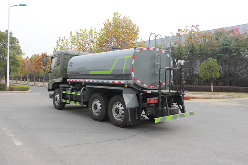 東風(fēng)灑水車 東風(fēng)灑水車
