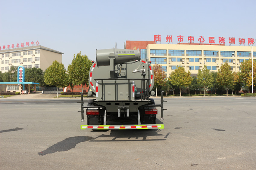 專業的灑水車 專業的灑水車