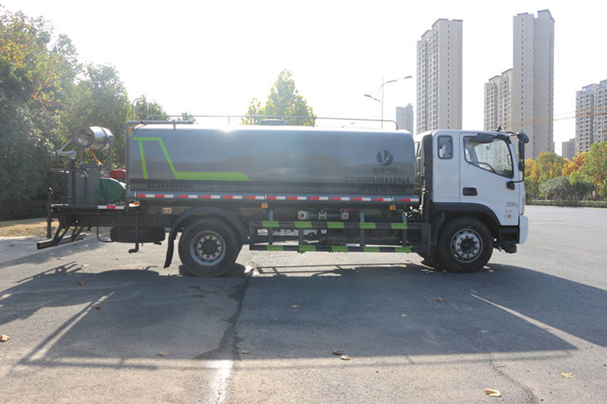多功能灑水車 多功能灑水車