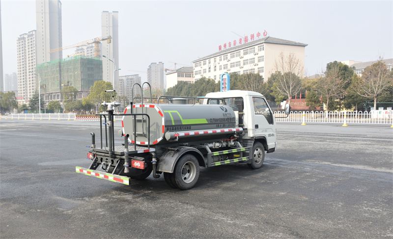工地專用小型灑水車(chē) 工地專用小型灑水車(chē)