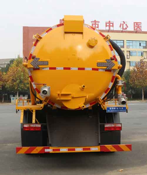 縱昂牌CLT5181GXWEQ6型吸污車 縱昂牌CLT5181GXWEQ6型吸污車