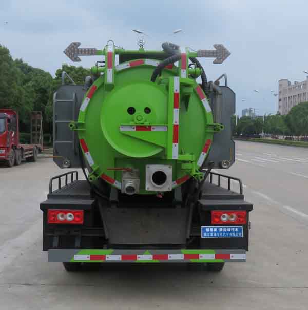 縱昂牌CLT5070GQWBJ6型清洗吸污車 縱昂牌CLT5070GQWBJ6型清洗吸污車