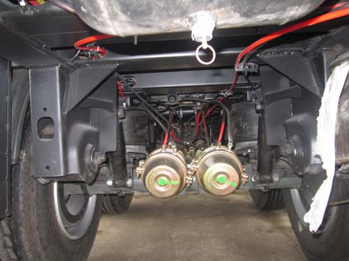 楚飛牌CLQ9400GYYA型鋁合金運(yùn)油半掛車 楚飛牌CLQ9400GYYA型鋁合金運(yùn)油半掛車