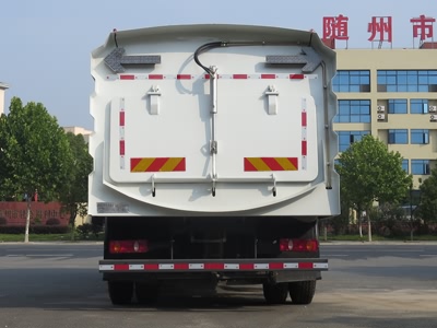 新東日牌YZR5180TSLD6型掃路車(chē) 新東日牌YZR5180TSLD6型掃路車(chē)