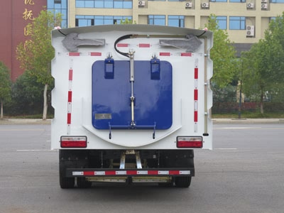 新東日牌YZR5120TSLE6型掃路車 新東日牌YZR5120TSLE6型掃路車