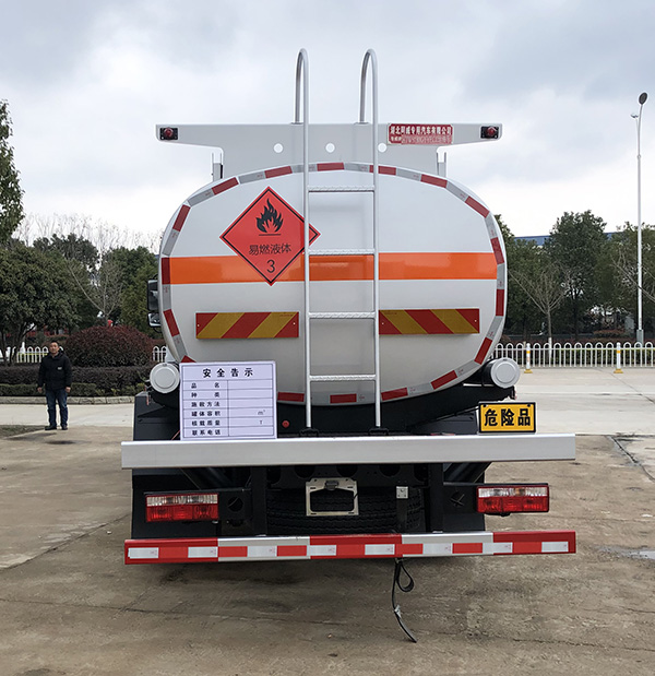 專威牌HTW5180GYYE6型運油車 專威牌HTW5180GYYE6型運油車