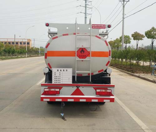 專威牌HTW5075GYYEC6型運油車 專威牌HTW5075GYYEC6型運油車