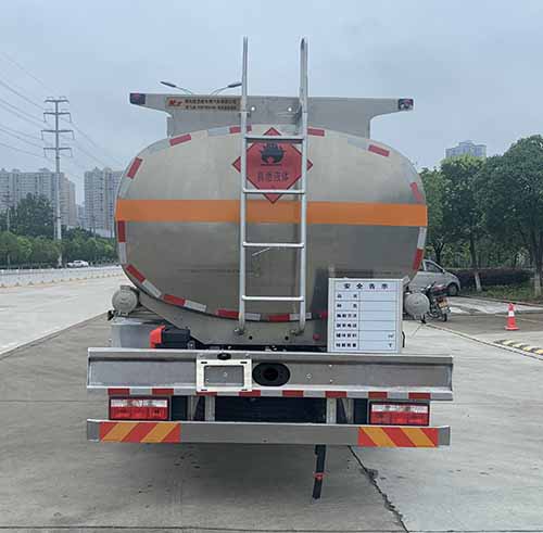 楚飛牌CLQ5180GYY6A型鋁合金運(yùn)油車 楚飛牌CLQ5180GYY6A型鋁合金運(yùn)油車