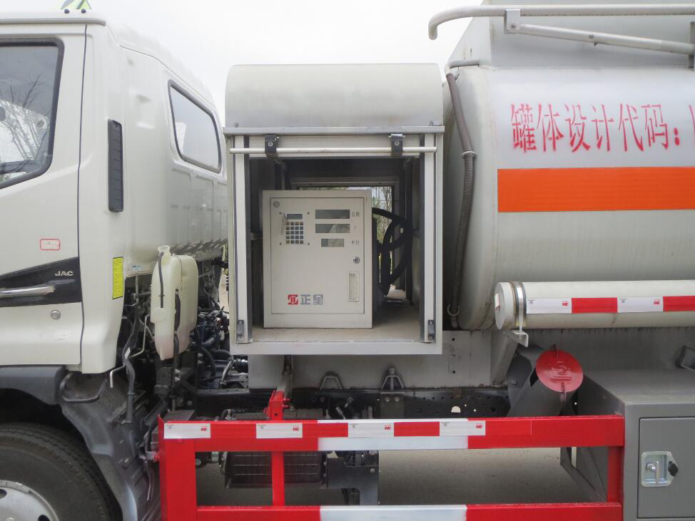 醒獅牌SLS5070GJYJ6型加油車 醒獅牌SLS5070GJYJ6型加油車