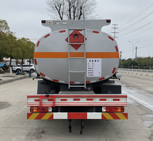 楚飛牌CLQ5181GYY6BJ型運(yùn)油車 楚飛牌CLQ5181GYY6BJ型運(yùn)油車