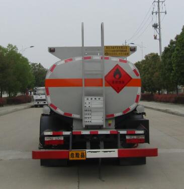 中汽力威牌HLW5120GYYE6型運油車 中汽力威牌HLW5120GYYE6型運油車