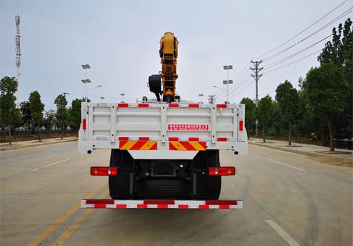 伴君長興牌AAA5183JSQD6型隨車起重運輸車 伴君長興牌AAA5183JSQD6型隨車起重運輸車