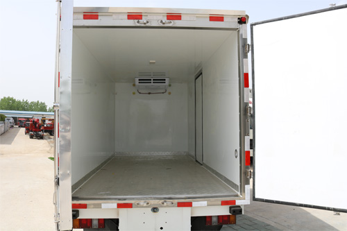 伴君長興牌AAA5041XLCJX6型冷藏車 伴君長興牌AAA5041XLCJX6型冷藏車