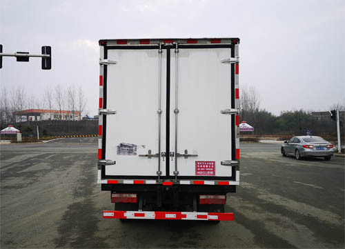 伴君長(zhǎng)興牌AAA5045XLC6型冷藏車 伴君長(zhǎng)興牌AAA5045XLC6型冷藏車