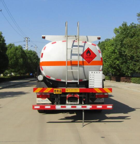 中汽力威牌HLW5180GYYEQ6型運油車 中汽力威牌HLW5180GYYEQ6型運油車